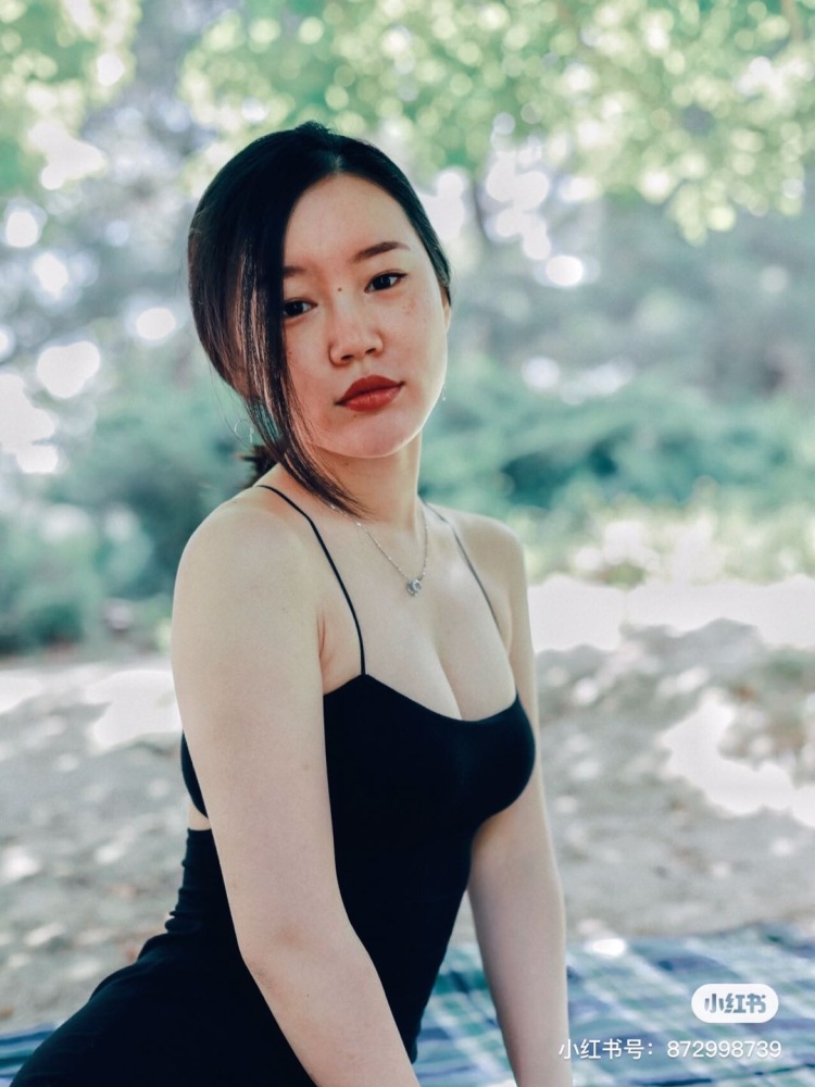 弘磊-浙江省·杭州市·西湖区--坐标杭州，最近想拍一些人像作品，有兴趣的朋友可以一起拍照一起创作。时间地点协商