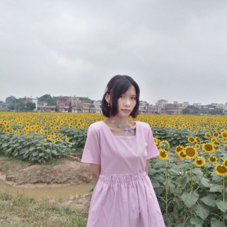 自己的风格，场地是我这边的湿地公园。妆容偏个性。走优雅的风格