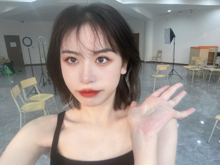 可可-重庆市·重庆市·九龙坡区--身高165cm 体重45kg 21届表演艺术生，唱歌跳舞台词演戏都会，会拍照，会摆姿势，会p图，可甜可盐，各种风格都可，性格活泼开朗，诚实守信，有什么意见也可以提，小视频合作可以找我，需要长期合作