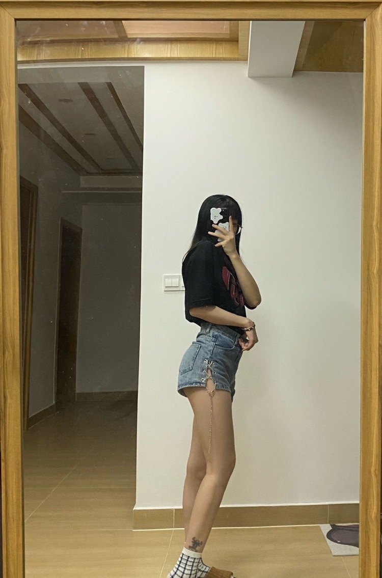 卷卷子-江苏省·苏州市·太仓市-抖音 微博 小红书-身高168  体重50kg上半身瘦  有日式简约场地可供拍摄不拍特别露骨的照片  其他均可