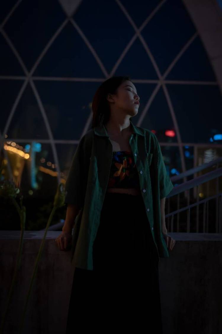 属于你的左右-上海市·上海市·杨浦区--时间：周末一般都可以，工作日下班以后地点：上海愿意尝试各种不同风格，拍摄地跟具体时间都可以商议～原图全部返，也会修一部分～