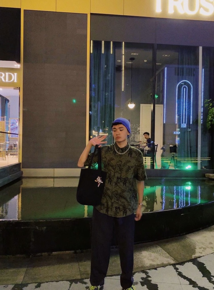 Sfkk-湖北省·武汉市·武昌区-微博 -接受不同风格，接受化妆，室内或者室外都可以，        欢迎合作。
